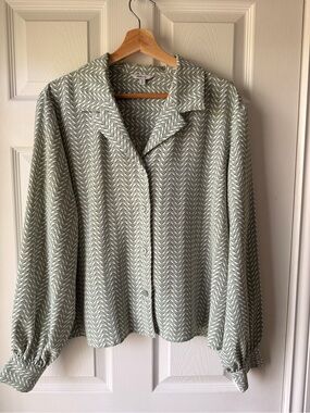 Reitmans Sage Green Printed Button-Front Blouse